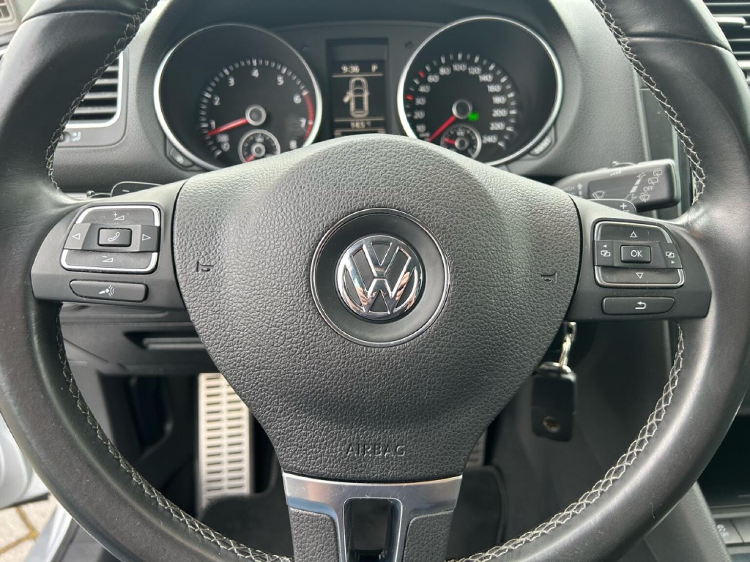 Volkswagen-Golf-12